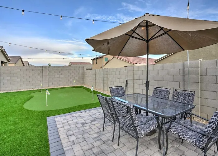 Hot Tub, Putting Green! New-build Glendale