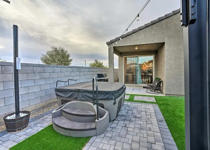 Hot Tub, Putting Green! New-build