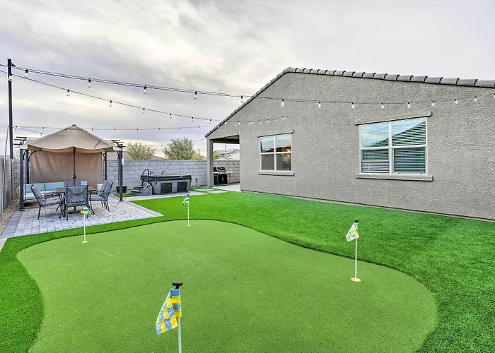 Hot Tub, Putting Green! New-build